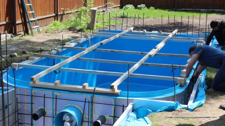Как монтировать бассейн на даче